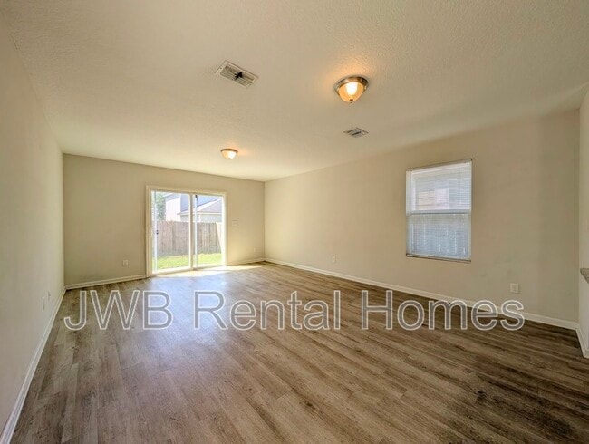 Building Photo - 9020 Eaton Ave