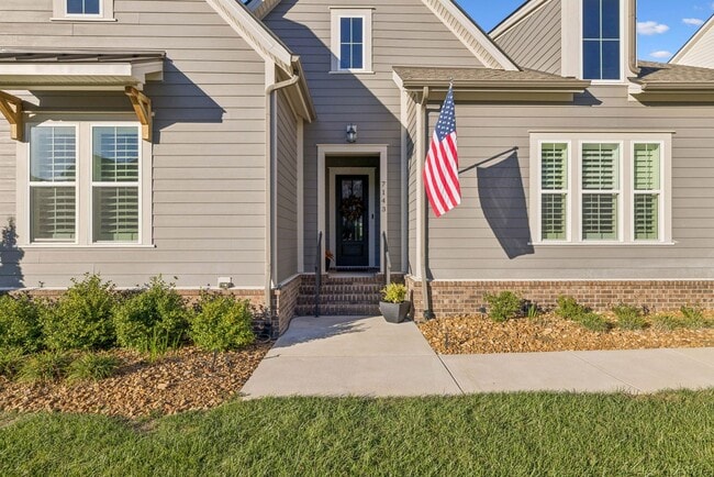 Building Photo - Luxurious living space *Fully furnished an...