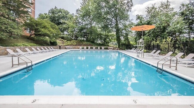 Building Photo - 1200 S Courthouse Rd