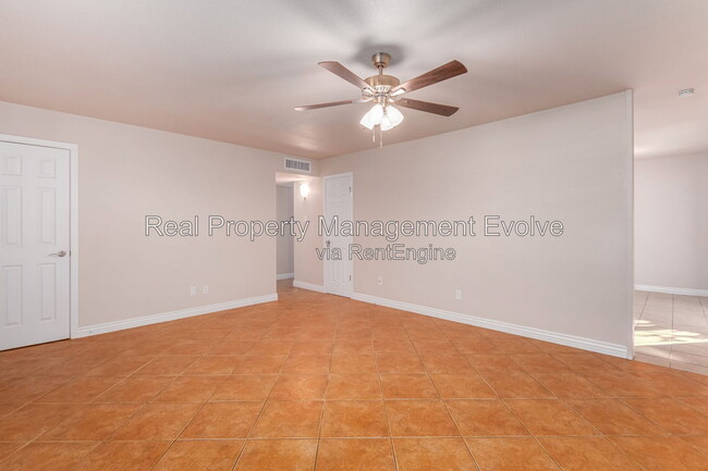 Building Photo - 5438 S 46th Pl