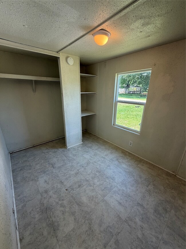Building Photo - 8979 Gladewood