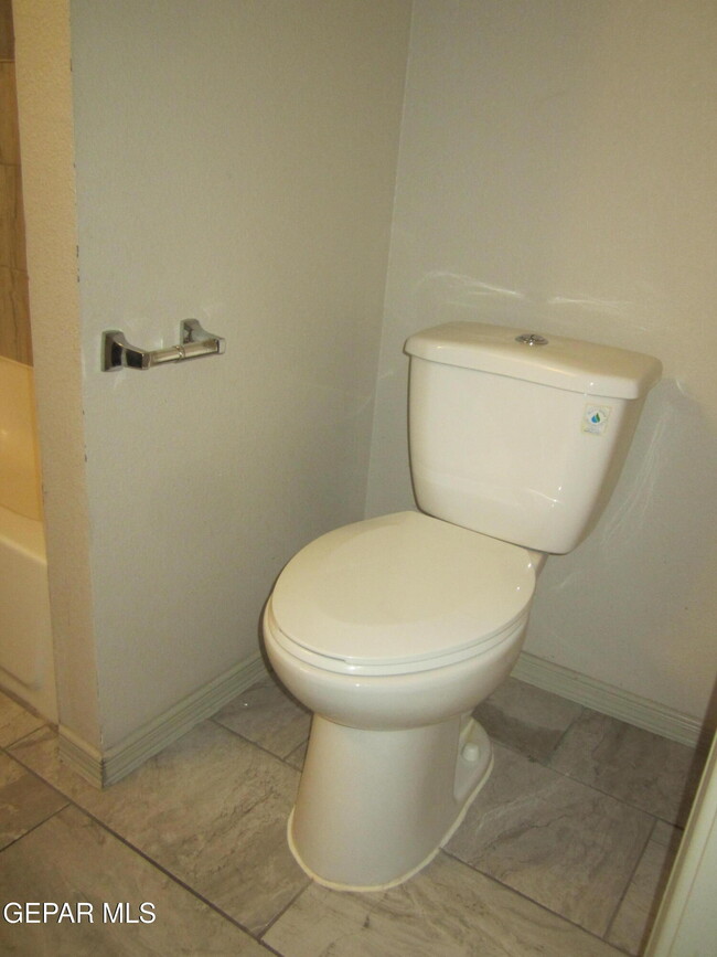 Building Photo - 323 Malta St