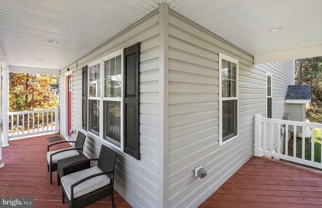 Building Photo - 144 Rollason Dr