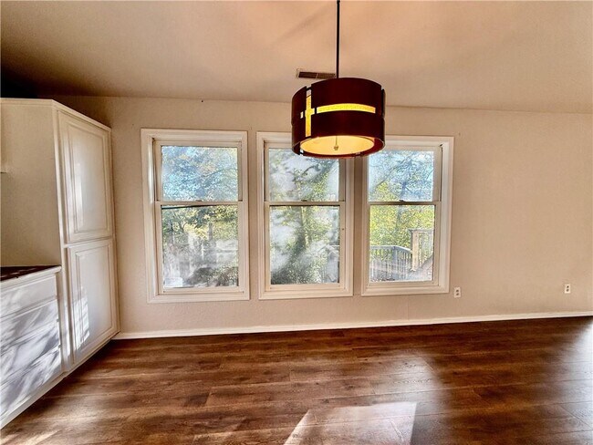 Building Photo - 26 Shakespeare Dr