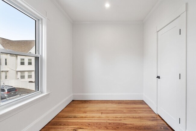 Building Photo - 93 Sydney St