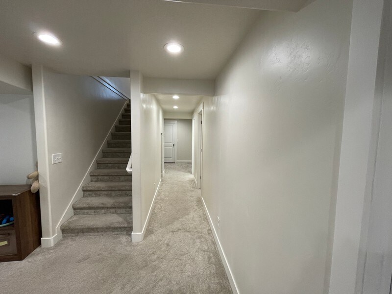 Building Photo - 554 E Old Mill Dr