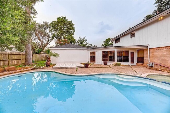 Building Photo - 2714 Green Fields Dr