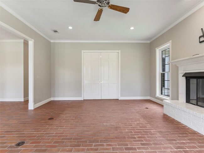 Building Photo - 5215 Skinner Ln