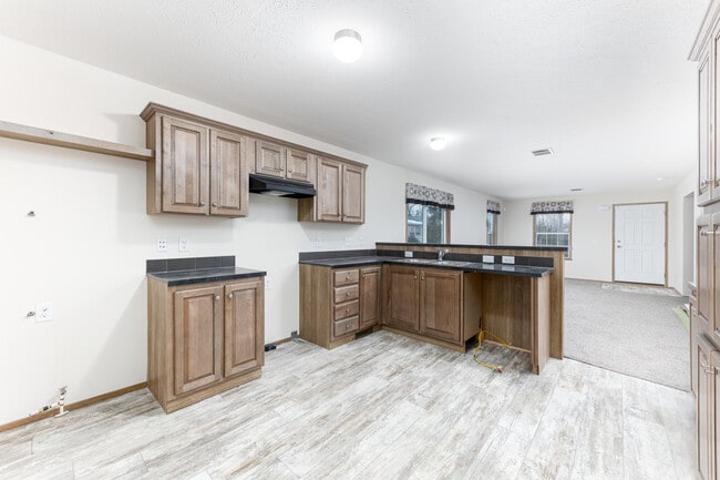 Building Photo - 395 Elder St