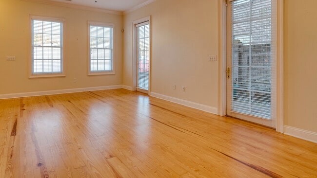 Building Photo - 407 E Hull St