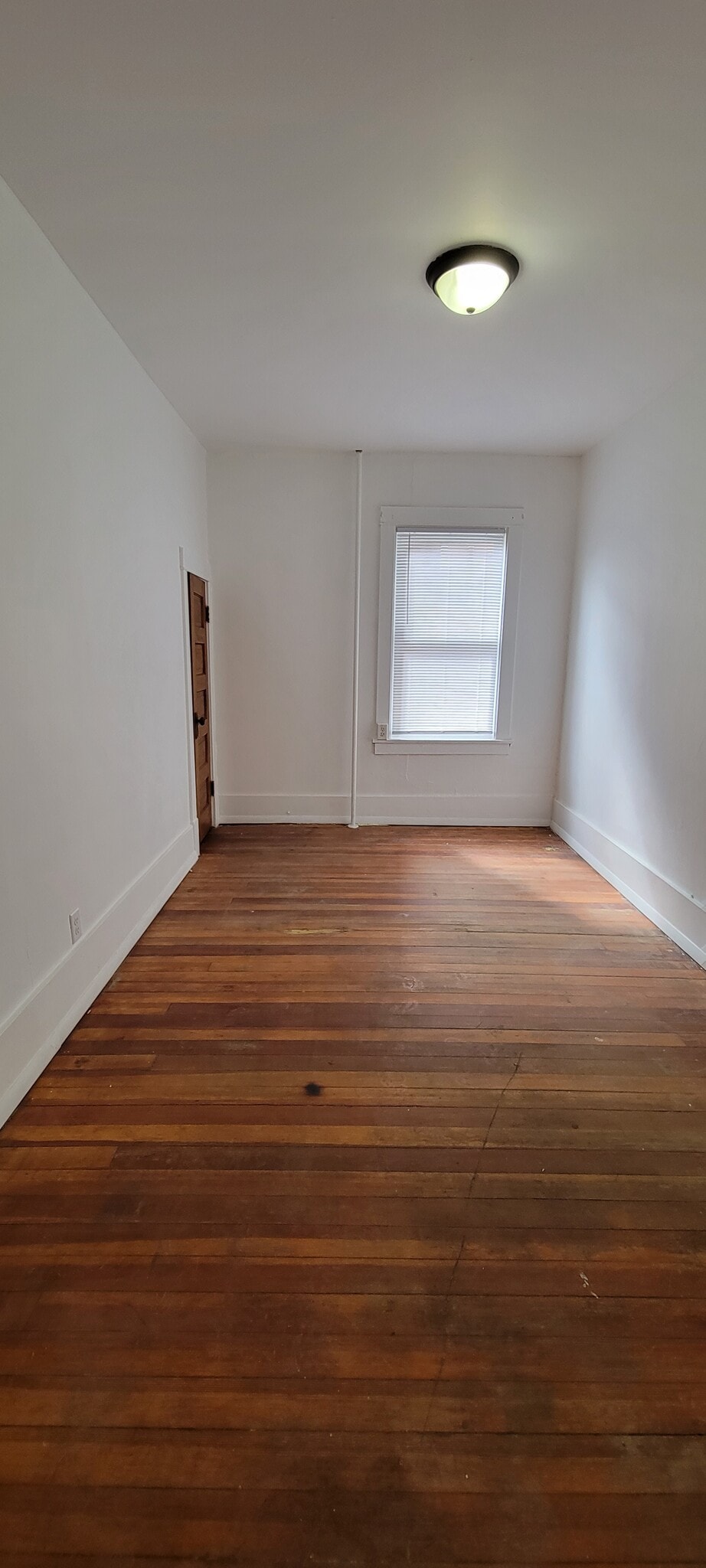 Building Photo - 617 W Main St