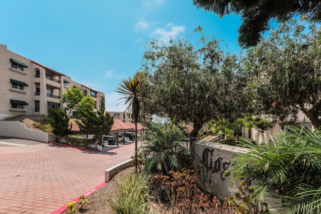 Primary Photo - 2522 Clairemont Dr
