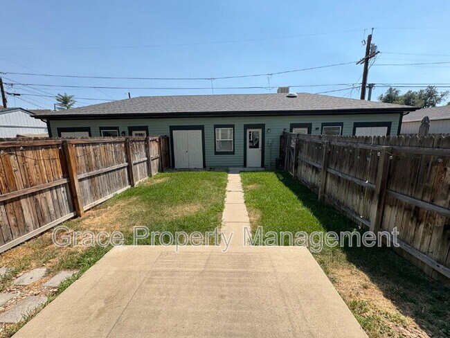 Building Photo - 352 Galapago St