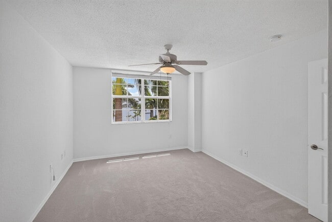Building Photo - 1801 N Flagler Dr
