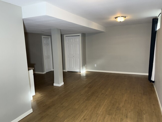 Building Photo - 1203 S West Ave