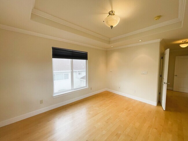 Building Photo - Spacious 3-Bedroom, 2-Bath Home in the Hea...