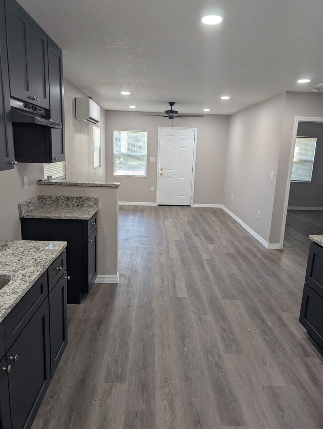 Building Photo - 710 S Lee Ave