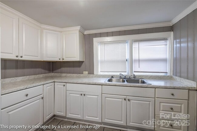 Building Photo - 757 S 5th St