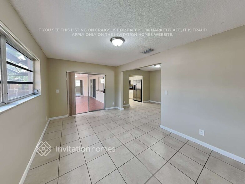 Building Photo - 5042 SW 89th Ave