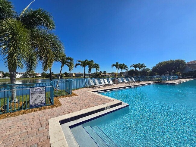 Building Photo - 1030 NE 41st Pl