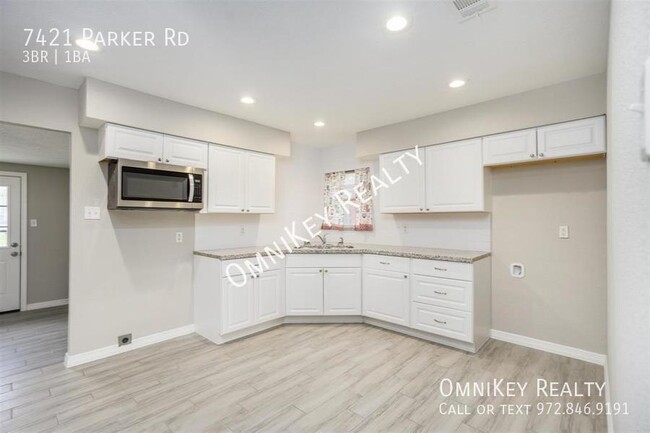 Building Photo - 7421 Parker Rd