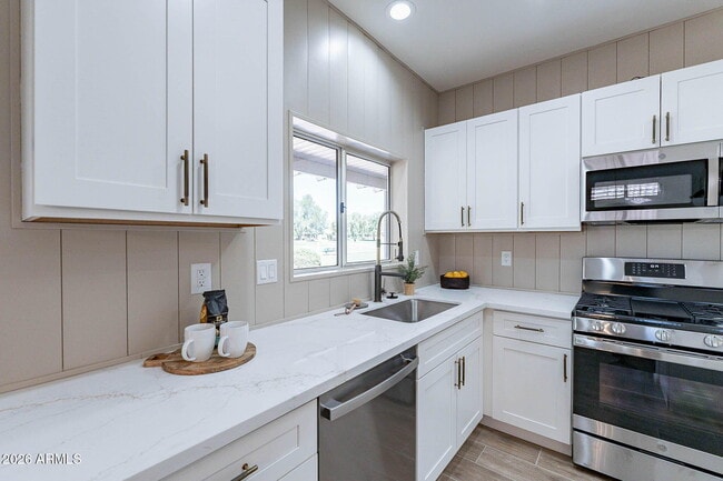 Building Photo - 22408 N Las Vegas Dr