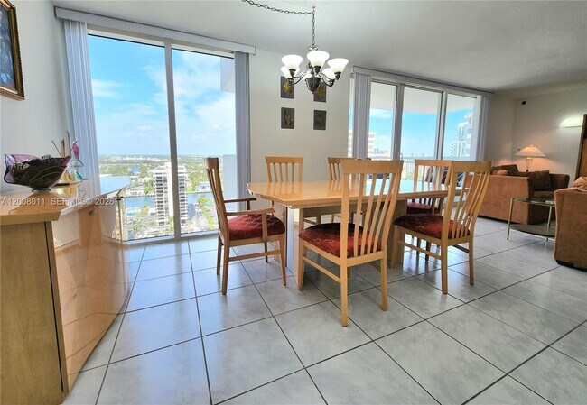 Building Photo - 2030 S Ocean Dr