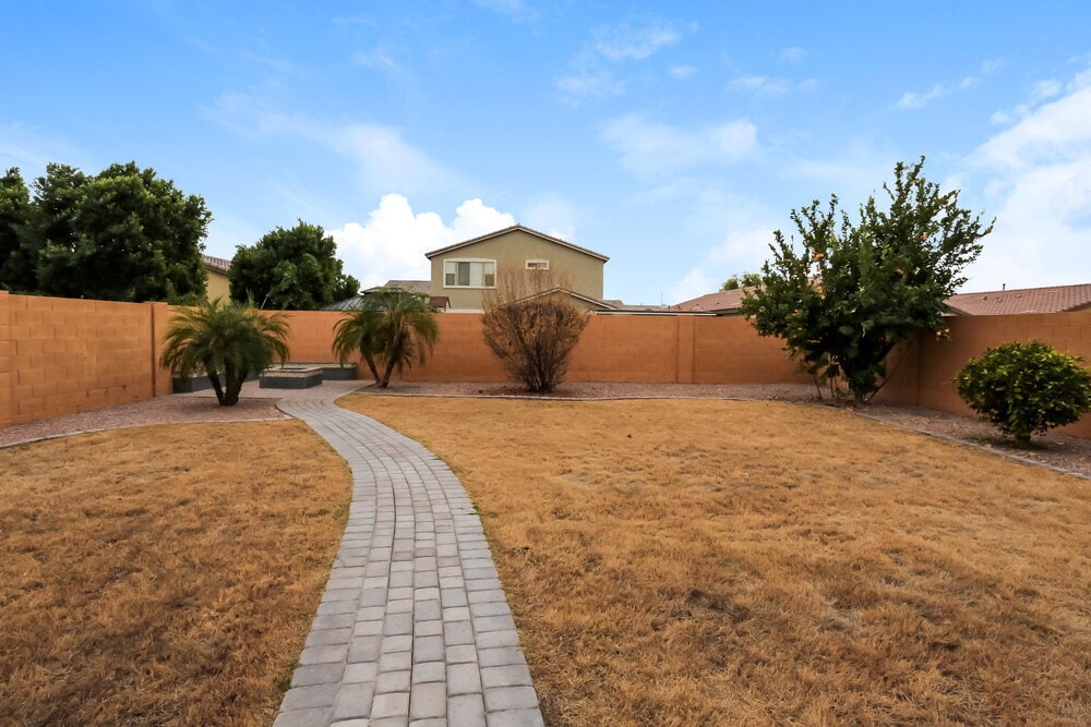 Building Photo - 7213 W Jones Ave