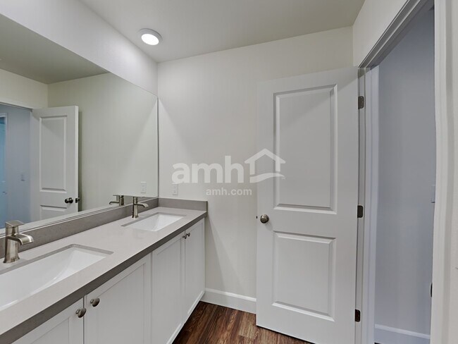 Building Photo - 6054 Theodore St