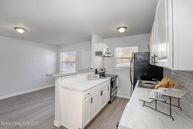 Building Photo - 115 Seminole Ave W