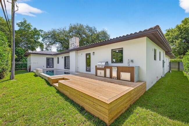 Building Photo - 635 Bird Rd