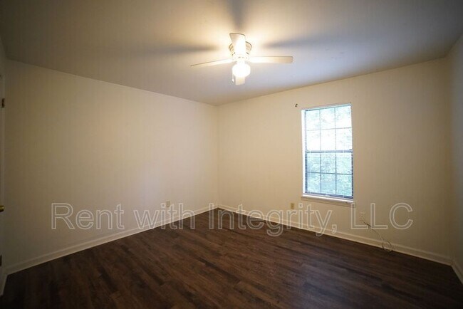 Building Photo - 2555 Chateau Ln