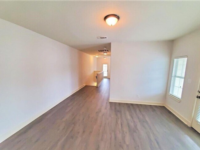 Building Photo - 2865 Westhollow Dr