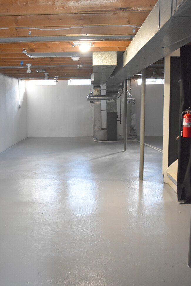 Building Photo - 607 Cherry Ave