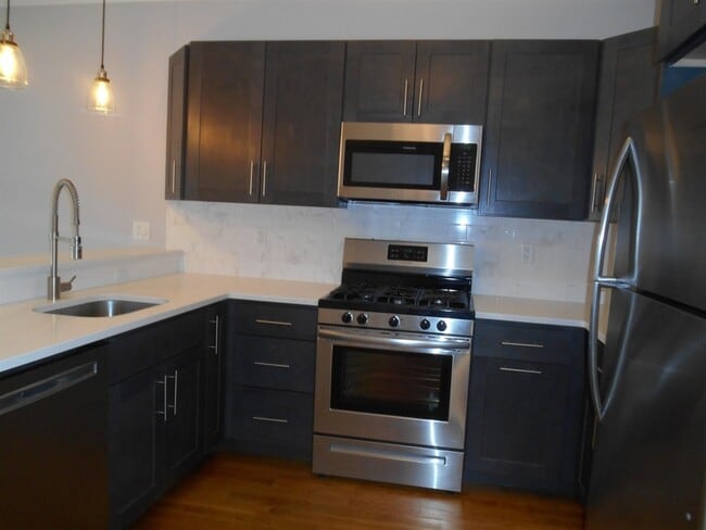 Building Photo - 3 Perrine Ave