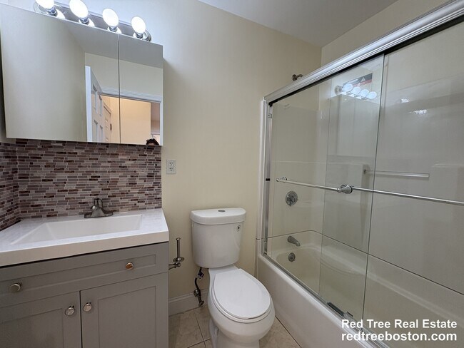 Building Photo - 1801 Beacon St