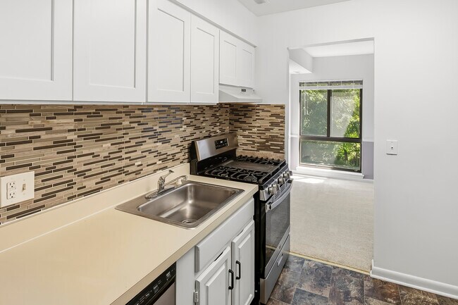 Building Photo - 5923 Tamar Dr