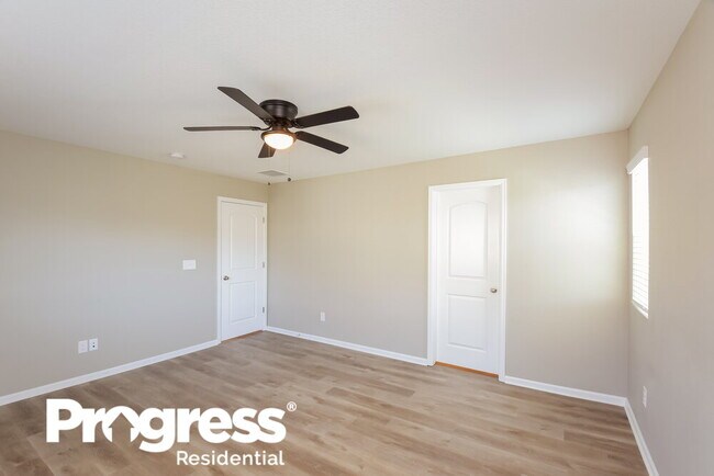 Building Photo - 3565 Makley Cir