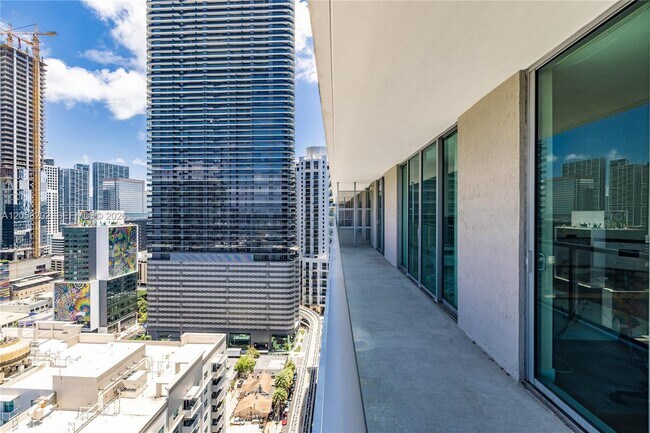 Building Photo - 1111 SW 1st Ave