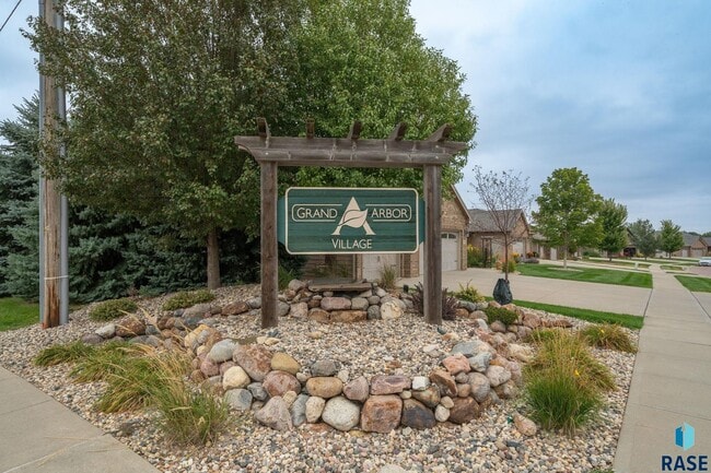 Building Photo - 7563 S Grand Arbor Pl