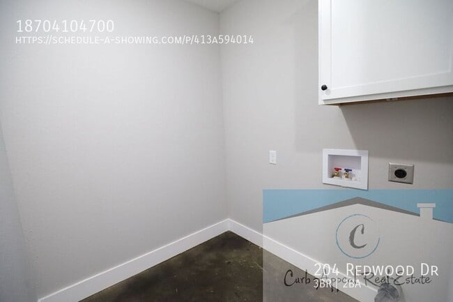 Building Photo - 204 Redwood Dr