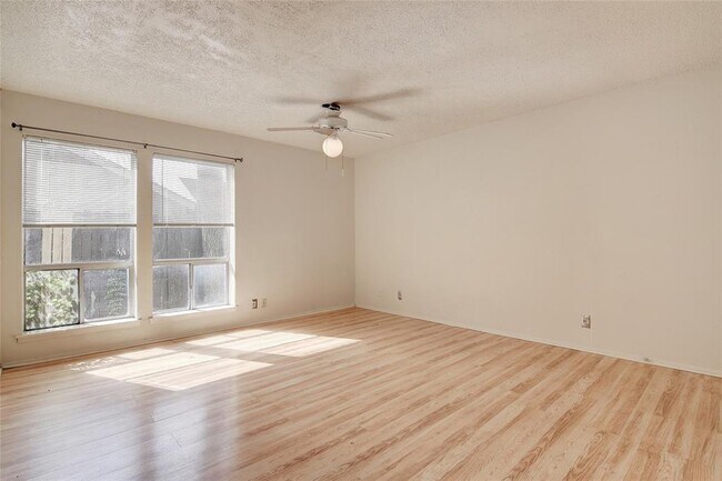 Building Photo - 105 E 38th St