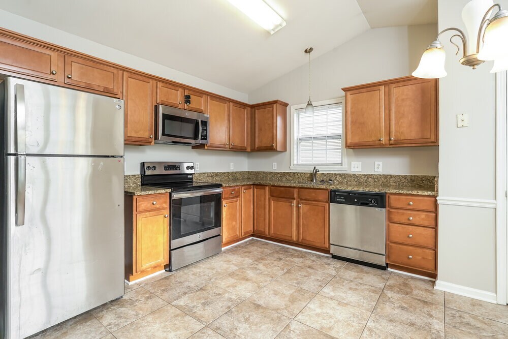 Building Photo - 4031 Village Park Ct