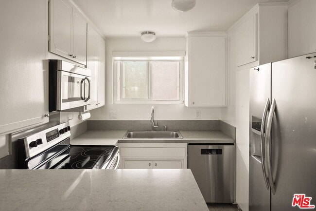 Building Photo - 834 6th St