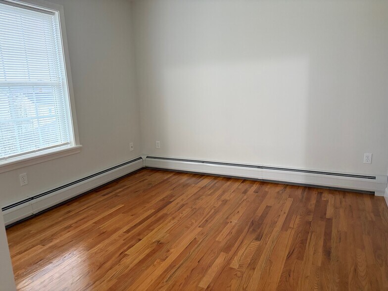 Building Photo - 3 Cottage St