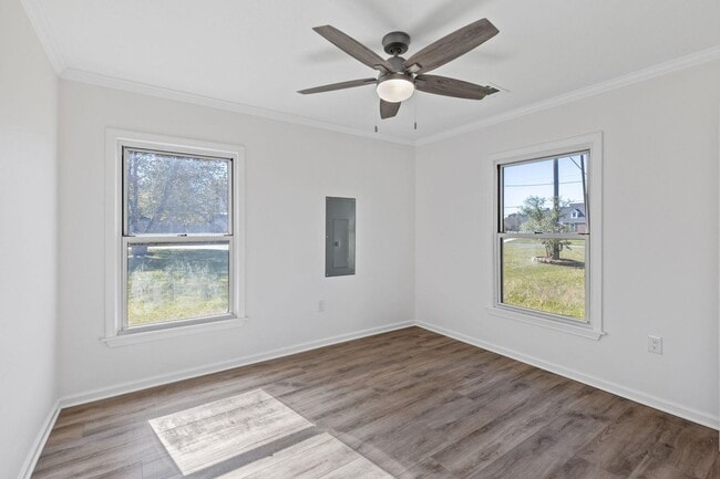 Building Photo - Updated 4/2 in Sulphur!