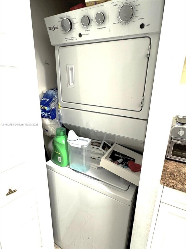 Building Photo - 17125 N Bay Rd