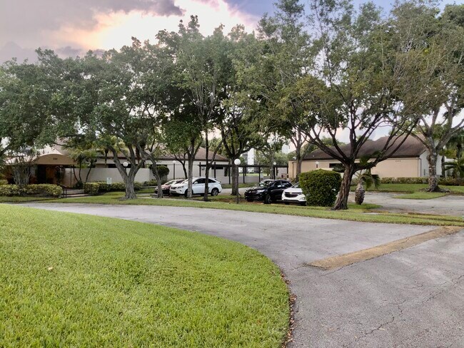 Building Photo - 2311 S Cypress Bend Dr