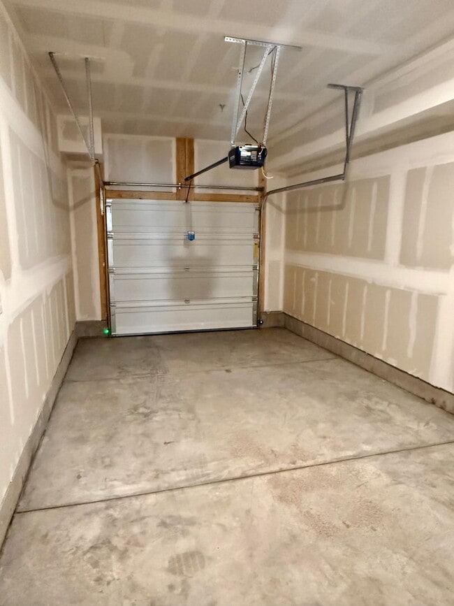 Building Photo - Modern 2-Bedroom Condo in Fort Collins - Bright, Spacious & Move-In Ready