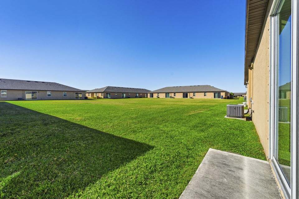 Building Photo - 1817 Party Pl